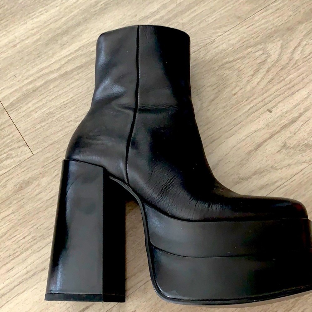 Steve Madden Platform Black leather Boots
